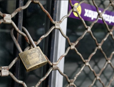 Μπαίνουν λουκέτα στις μικρομεσαίες επιχειρήσεις